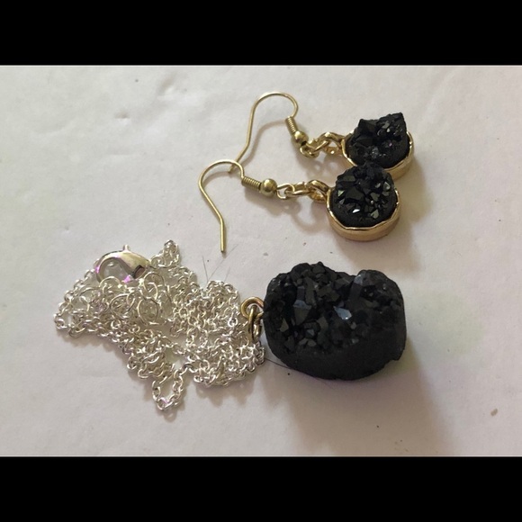 - Black Druzy Quartz Cluster Pendant & earrings. - Picture 3 of 3